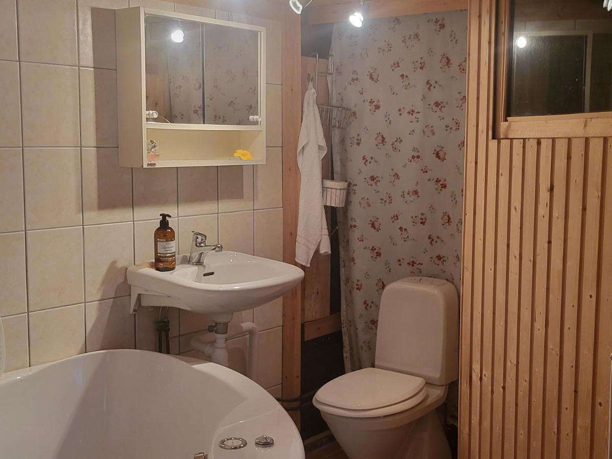 Вилла Minihus Med Stor Traedgardstomt Naera Golf Och Hav Труса Экстерьер фото
