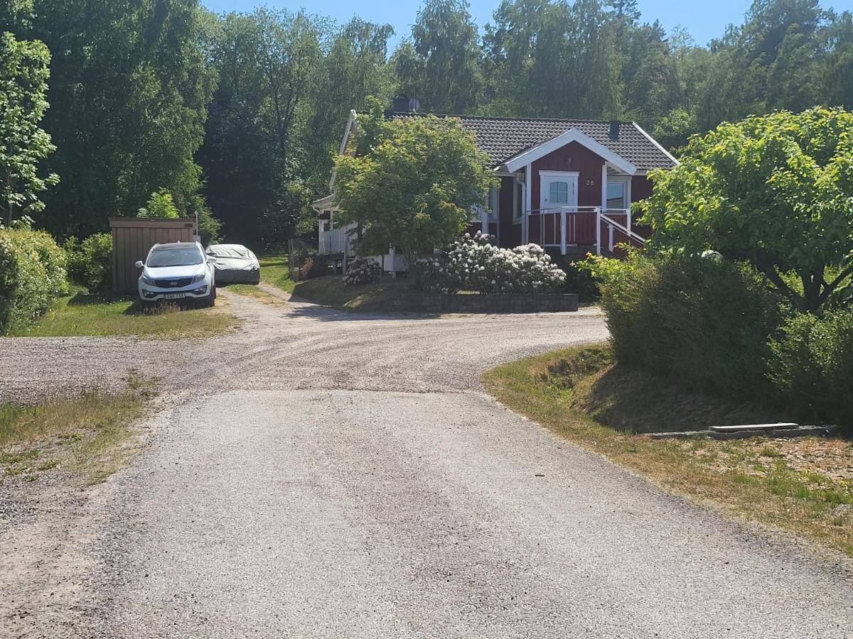 Вилла Minihus Med Stor Traedgardstomt Naera Golf Och Hav Труса Экстерьер фото