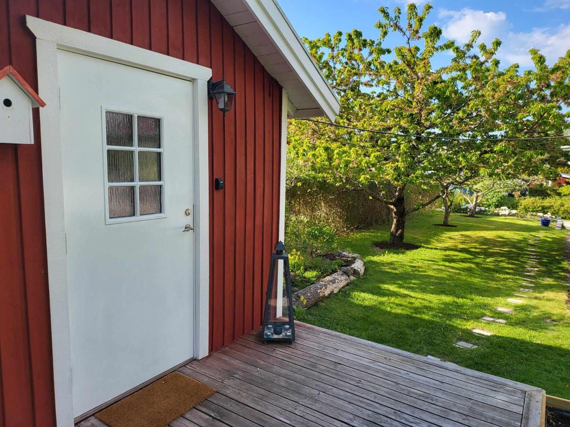 Вилла Minihus Med Stor Traedgardstomt Naera Golf Och Hav Труса Экстерьер фото