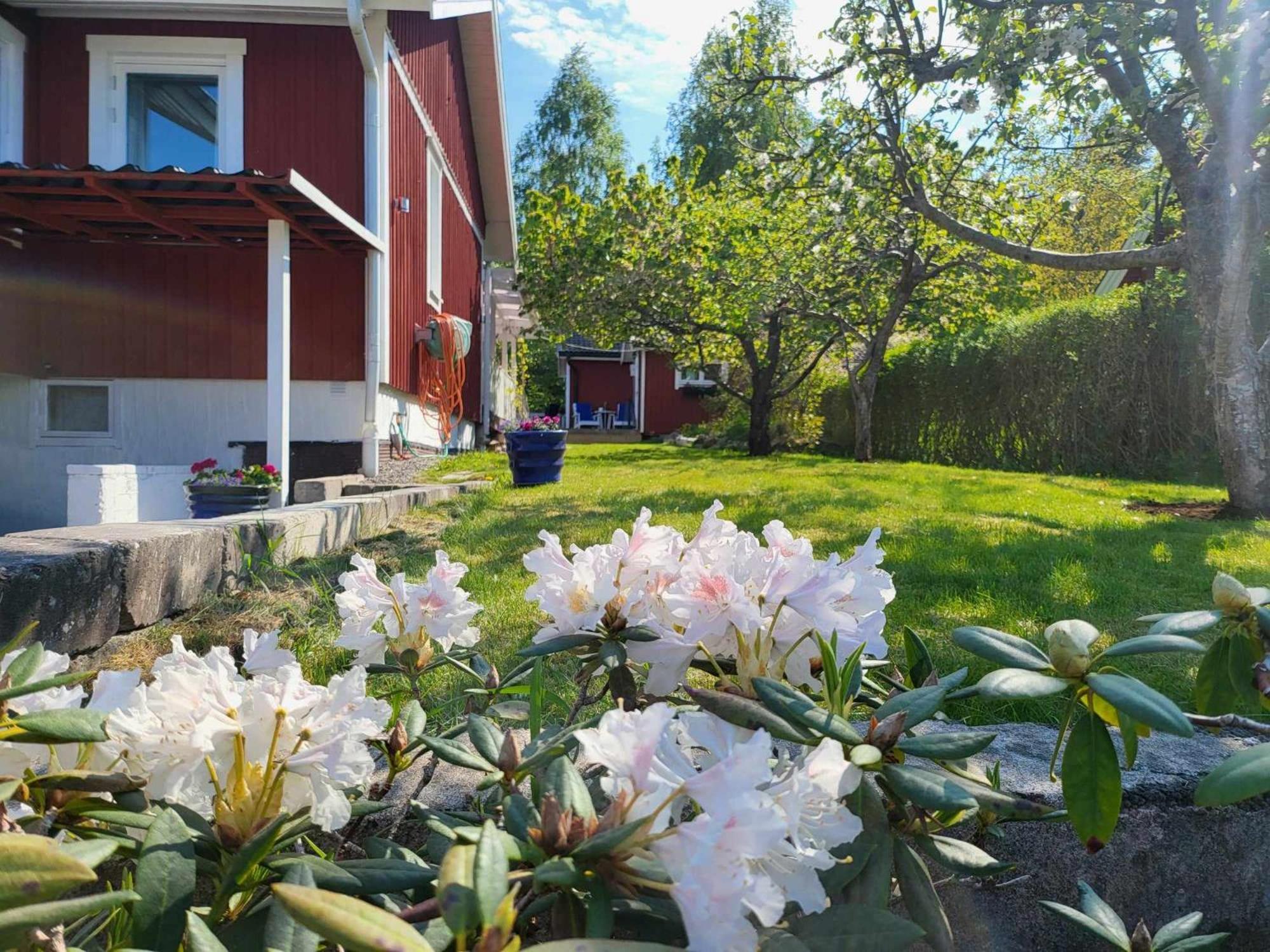 Вилла Minihus Med Stor Traedgardstomt Naera Golf Och Hav Труса Экстерьер фото